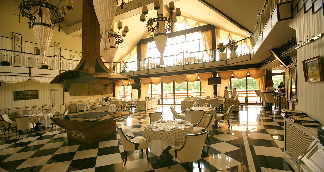 Superior Golf And Spa Resort Harkiv Exterior foto