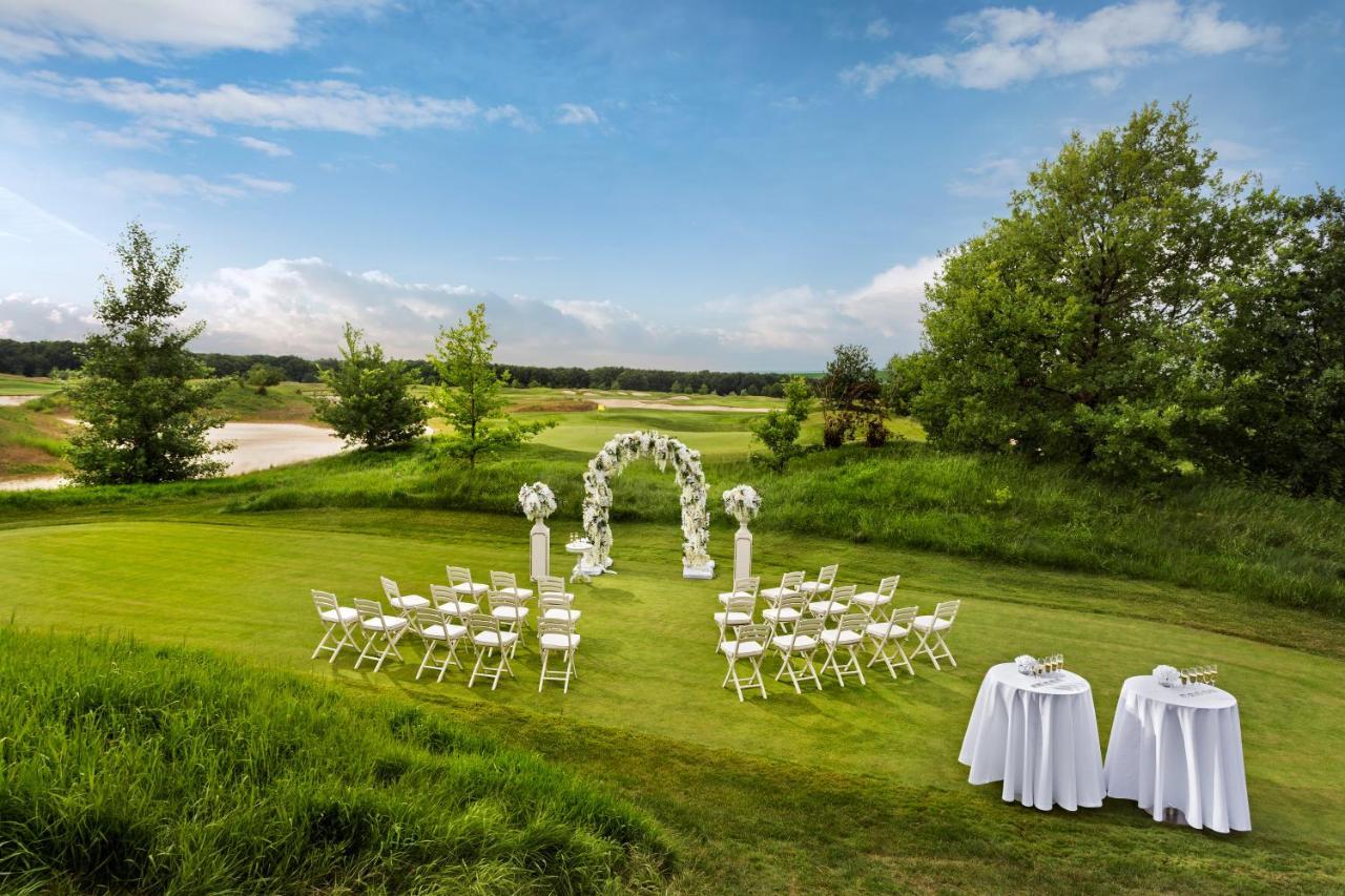 Superior Golf And Spa Resort Harkiv Exterior foto